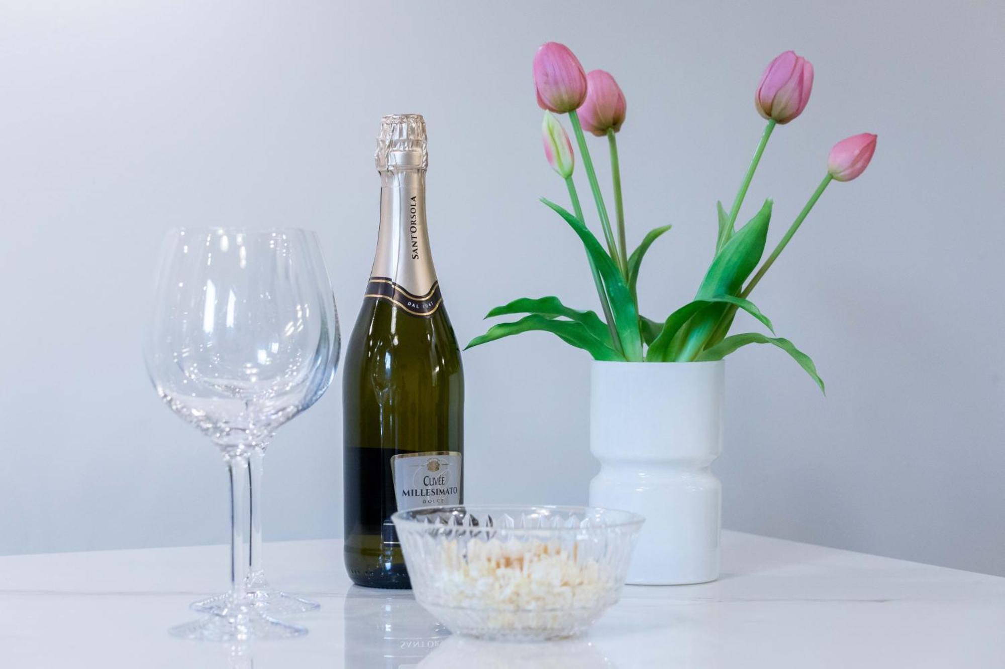 מילאנו Luxury Apartment - Free Private - Parking Maestri Campionesi 16 מראה חיצוני תמונה